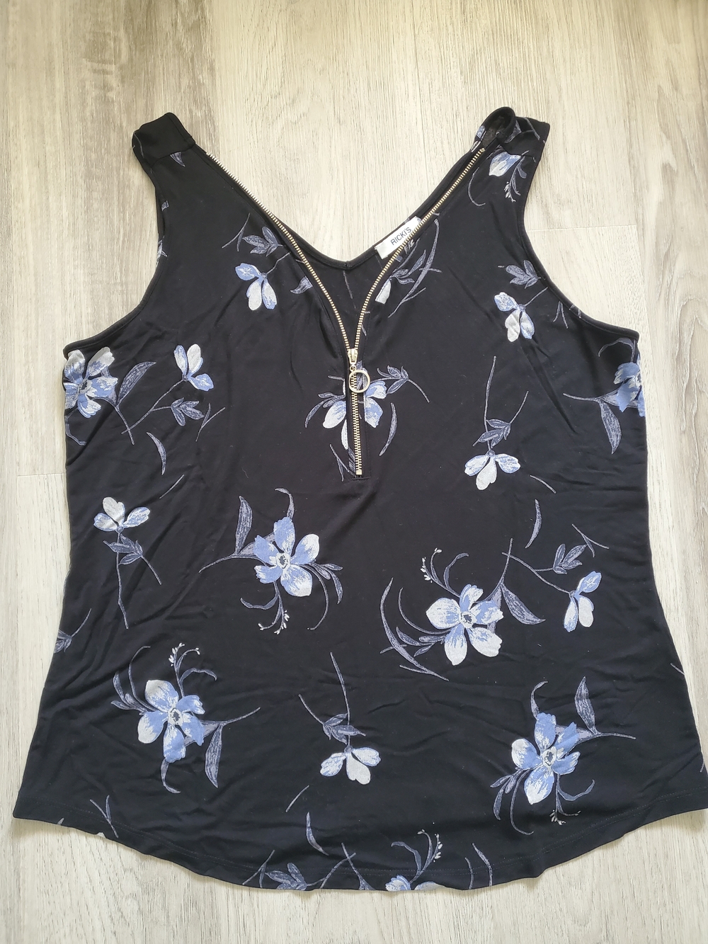 💐5/$35💐 Sleeveless Black And Blue Floral Zip-Front Tank Top - Ricki's - M